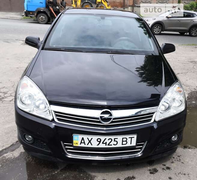 Седан Opel Astra 2008 в Будах