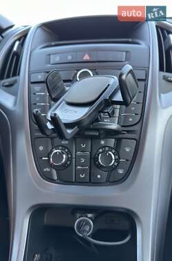 Хэтчбек Opel Astra 2014 в 