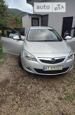 Универсал Opel Astra 2011 в Рожнове