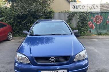 Седан Opel Astra 2006 в Хмельницком