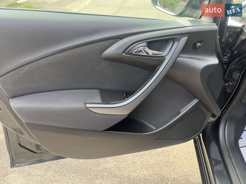 Универсал Opel Astra 2015 в Ивано-Франковске