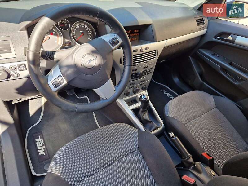 Хэтчбек Opel Astra 2009 в Черновцах