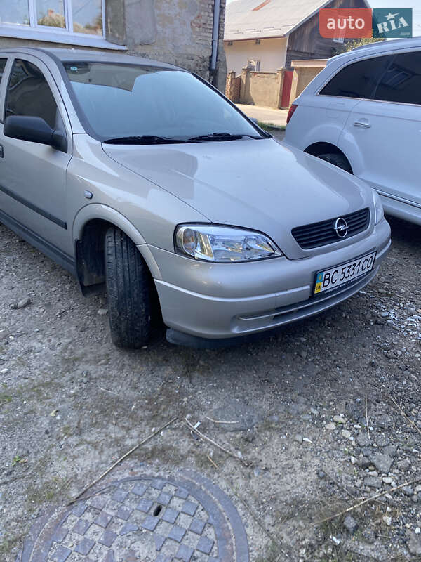 Седан Opel Astra 2008 в Городке