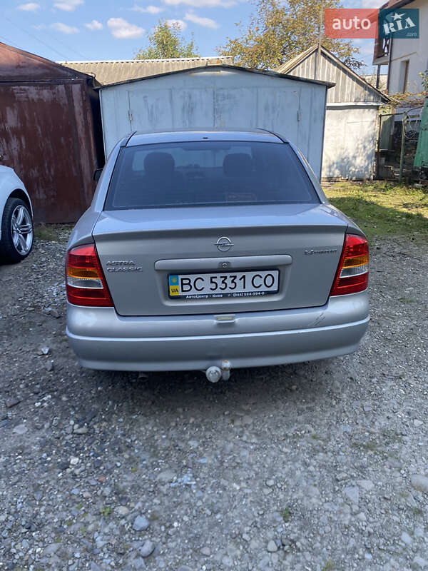 Седан Opel Astra 2008 в Городке