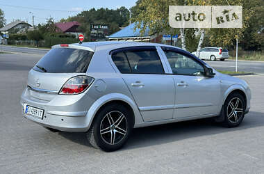 Хэтчбек Opel Astra 2008 в Долине