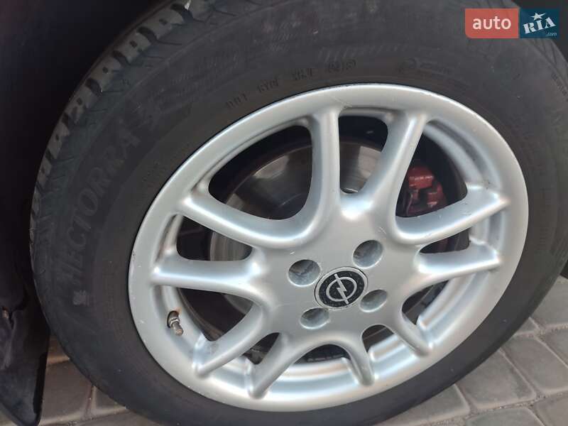 Хэтчбек Opel Astra 2006 в Кривом Роге