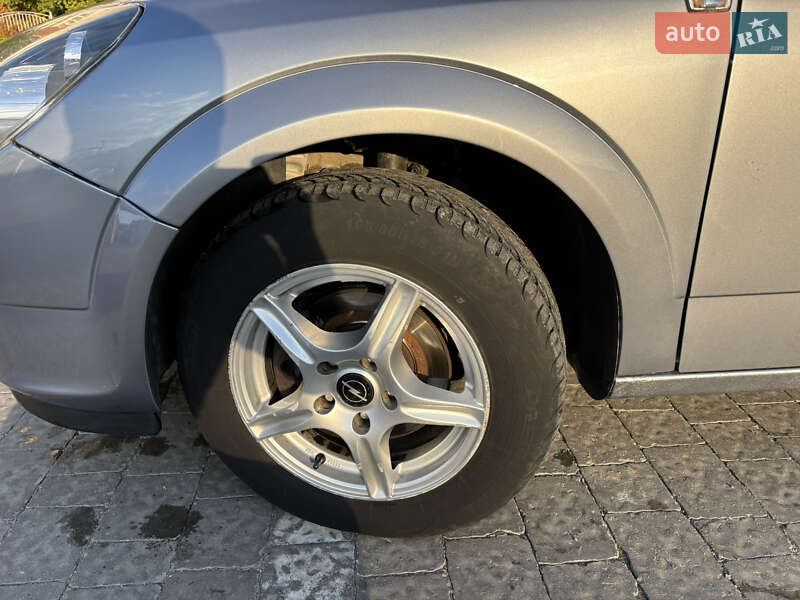 Универсал Opel Astra 2005 в Тернополе