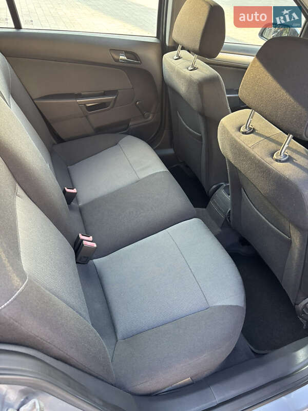 Универсал Opel Astra 2005 в Тернополе