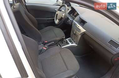 Универсал Opel Astra 2010 в 