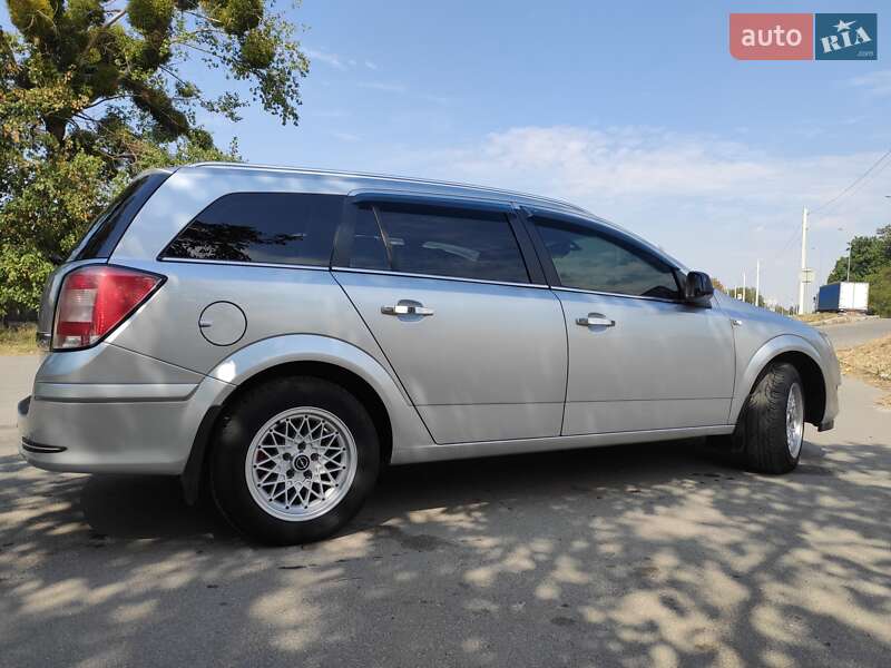 Универсал Opel Astra 2011 в Вапнярке