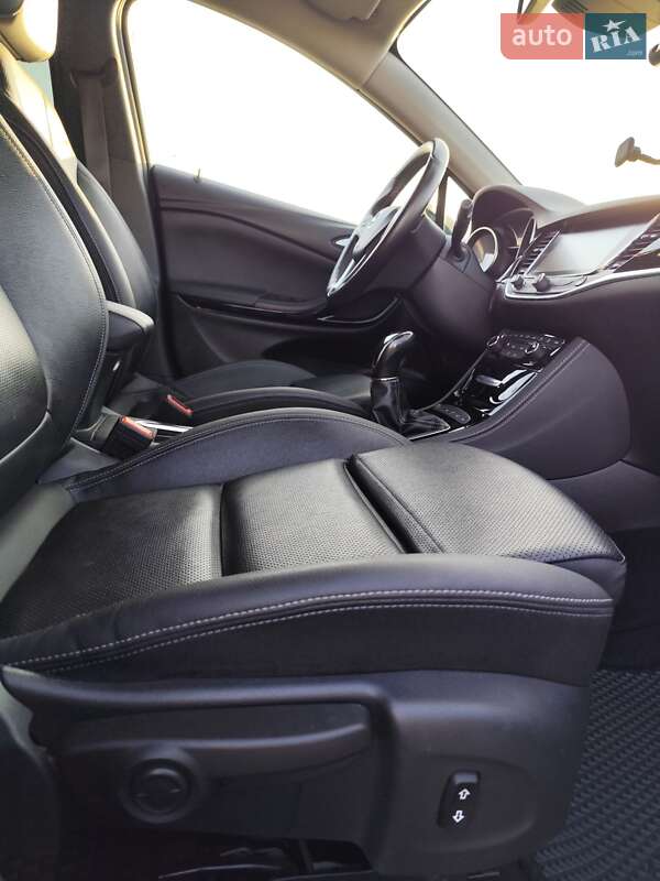 Универсал Opel Astra 2017 в Киеве