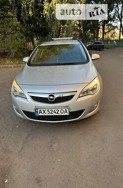 Универсал Opel Astra 2012 в Житомире