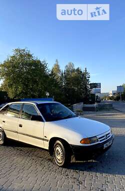 Хэтчбек Opel Astra 1992 в Надворной