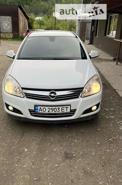 Універсал Opel Astra 2010 в Тячеві