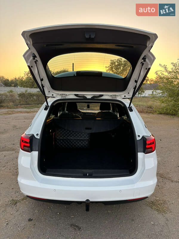 Універсал Opel Astra 2019 в Дніпрі