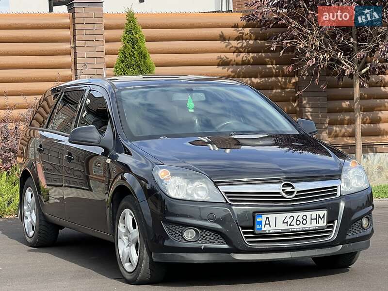Универсал Opel Astra 2013 в Киеве