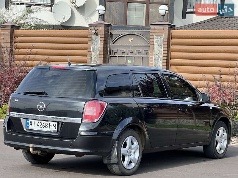 Универсал Opel Astra 2013 в Киеве