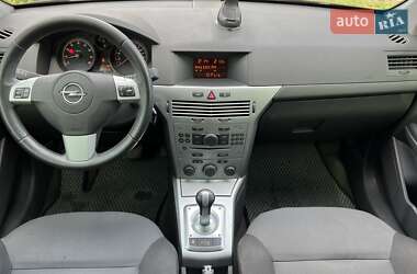 Универсал Opel Astra 2013 в 