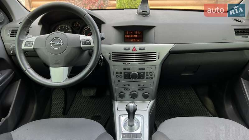 Универсал Opel Astra 2013 в Киеве