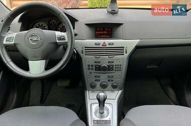 Универсал Opel Astra 2013 в 