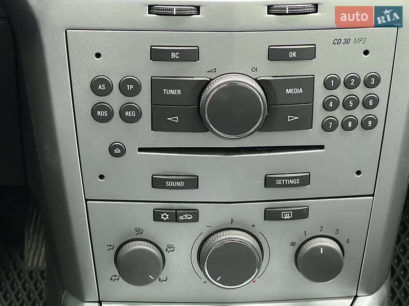 Универсал Opel Astra 2013 в Киеве