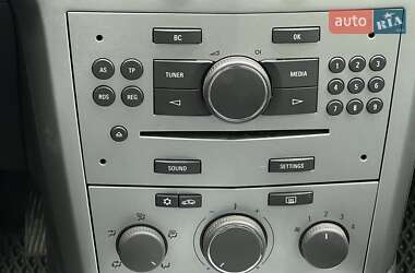 Универсал Opel Astra 2013 в 