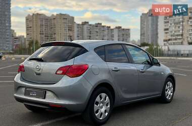 Хэтчбек Opel Astra 2014 в Киеве