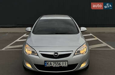 Универсал Opel Astra 2011 в 