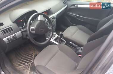 Универсал Opel Astra 2010 в Нововолынске