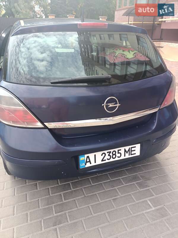 Хэтчбек Opel Astra 2012 в 