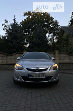 Универсал Opel Astra 2012 в Львове