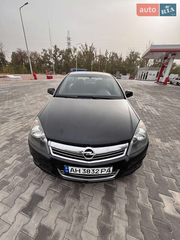 Седан Opel Astra 2013 в Кривому Розі