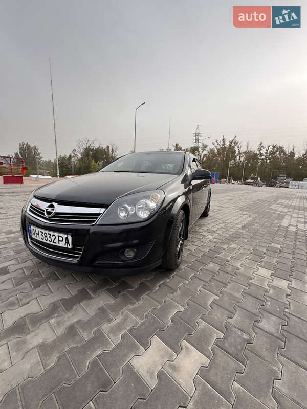 Седан Opel Astra 2013 в Кривому Розі