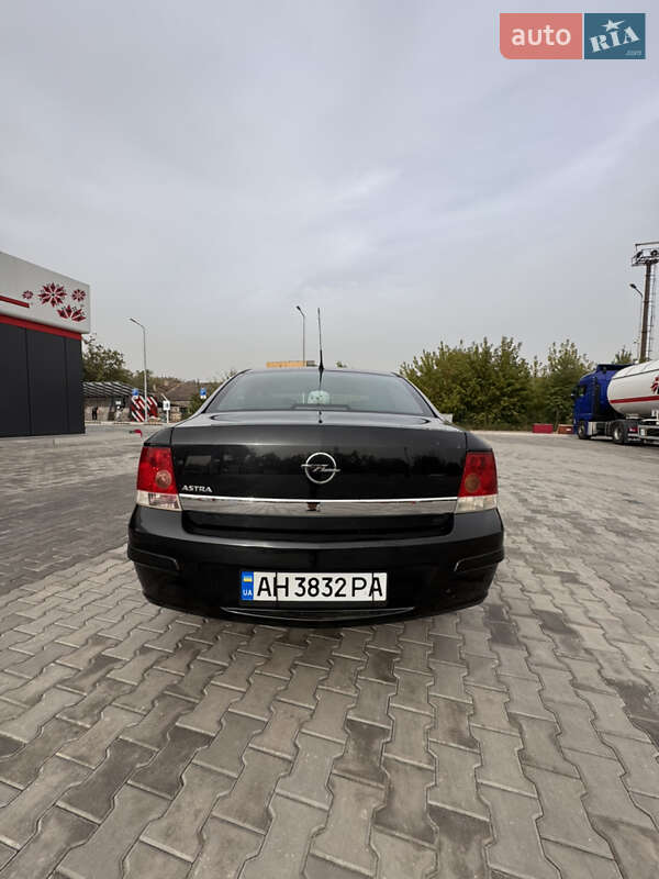 Седан Opel Astra 2013 в Кривому Розі