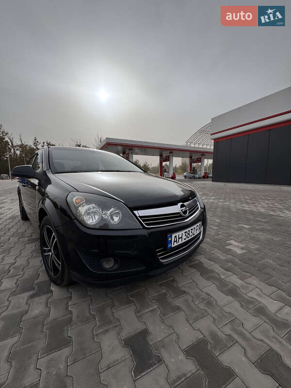 Седан Opel Astra 2013 в Кривому Розі