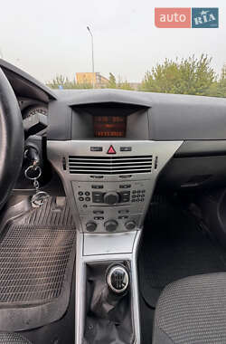 Седан Opel Astra 2013 в 