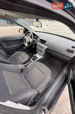 Седан Opel Astra 2013 в 