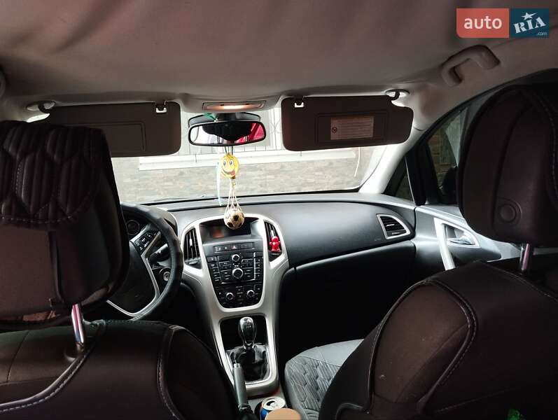 Универсал Opel Astra 2011 в Полтаве