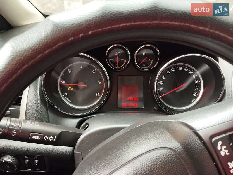 Универсал Opel Astra 2011 в Полтаве