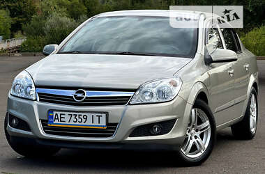 Седан Opel Astra 2007 в Кривому Розі