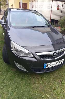 Універсал Opel Astra 2011 в Самборі