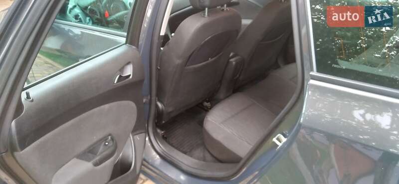 Универсал Opel Astra 2014 в Здолбунове