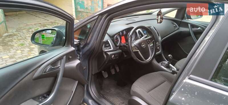 Универсал Opel Astra 2014 в Здолбунове