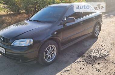 Седан Opel Astra 2006 в Краснограді