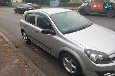 Хэтчбек Opel Astra 2004 в 
