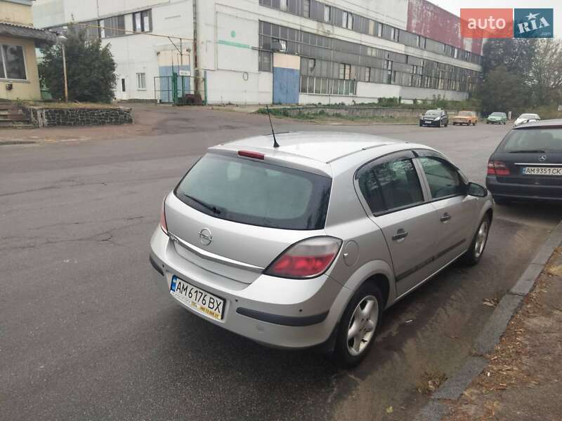 Хэтчбек Opel Astra 2004 в Житомире