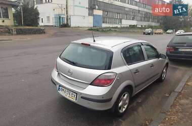 Хэтчбек Opel Astra 2004 в 