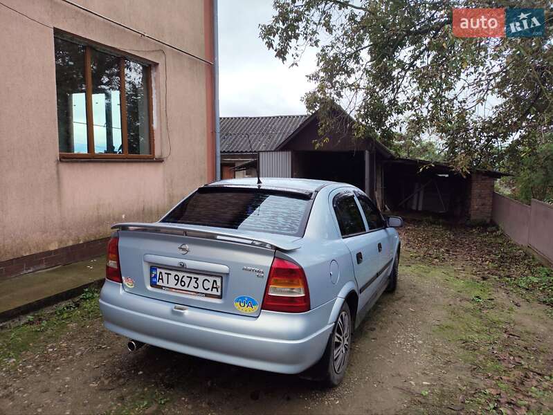 Седан Opel Astra 2004 в Снятине