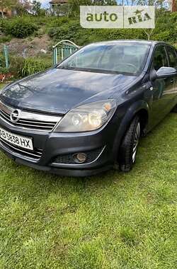 Хэтчбек Opel Astra 2009 в Тыврове