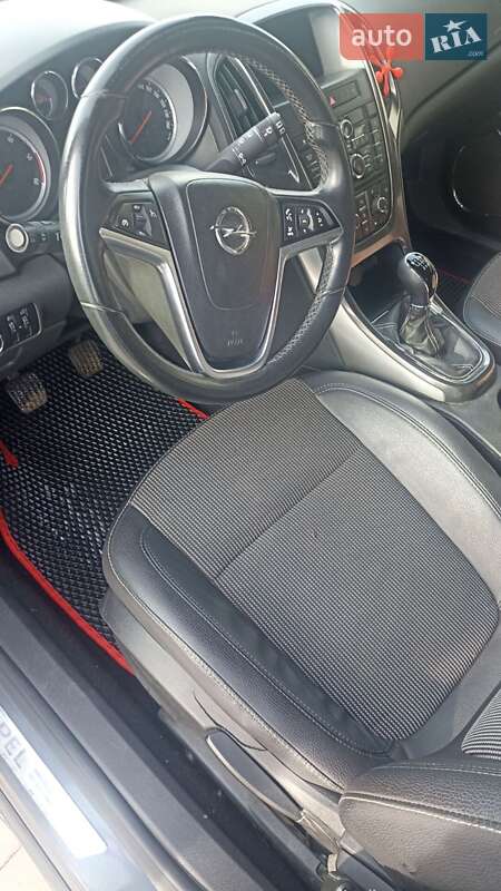Хэтчбек Opel Astra 2012 в Каменец-Подольском